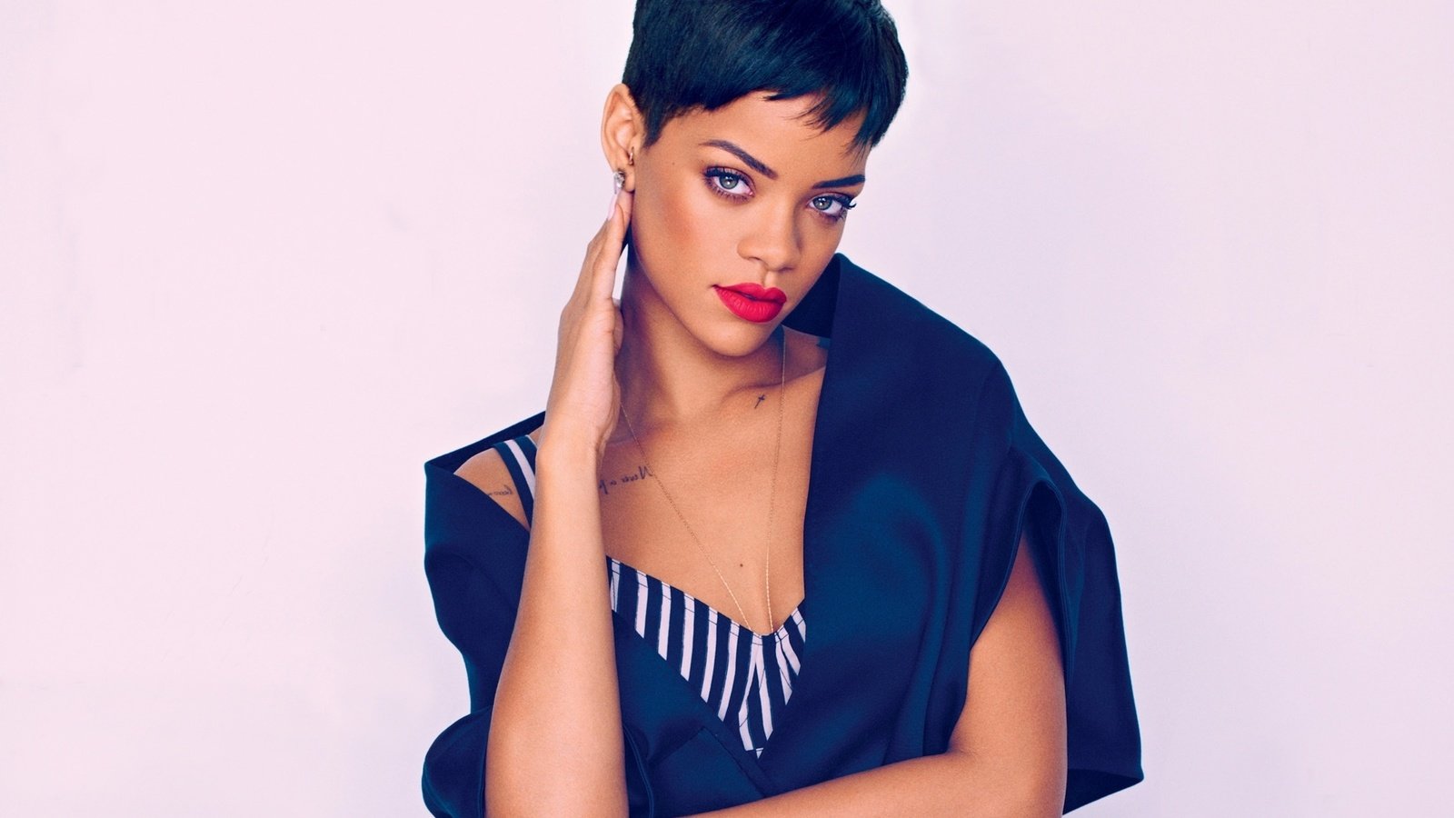 Обои певица, рианна, стрижка, знаменитость, singer, rihanna, haircut, celebrity разрешение 1995x1477 Загрузить