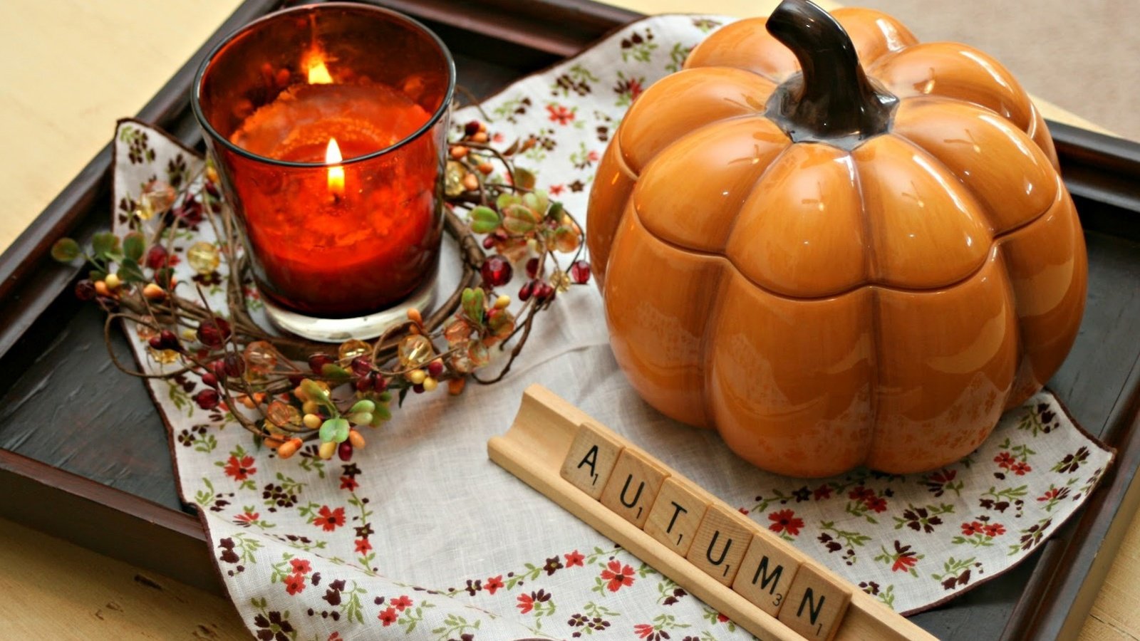 Обои свечи, украшения, осень, тыква, поднос, декор, candles, decoration, autumn, pumpkin, tray, decor разрешение 2560x1600 Загрузить