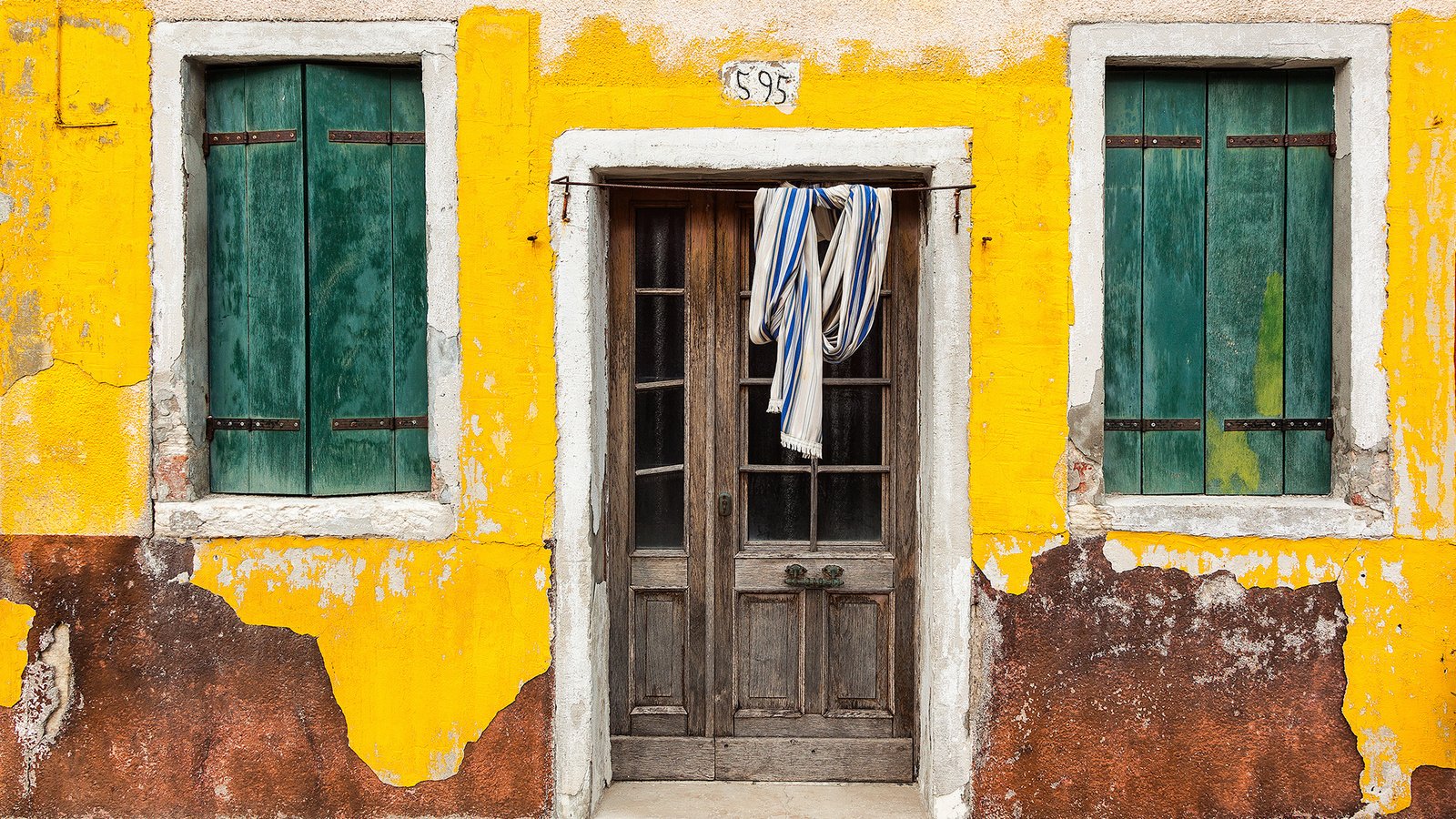 Обои дверь, дом, италия, окна, бурано, the door, house, italy, windows, burano разрешение 2000x1333 Загрузить