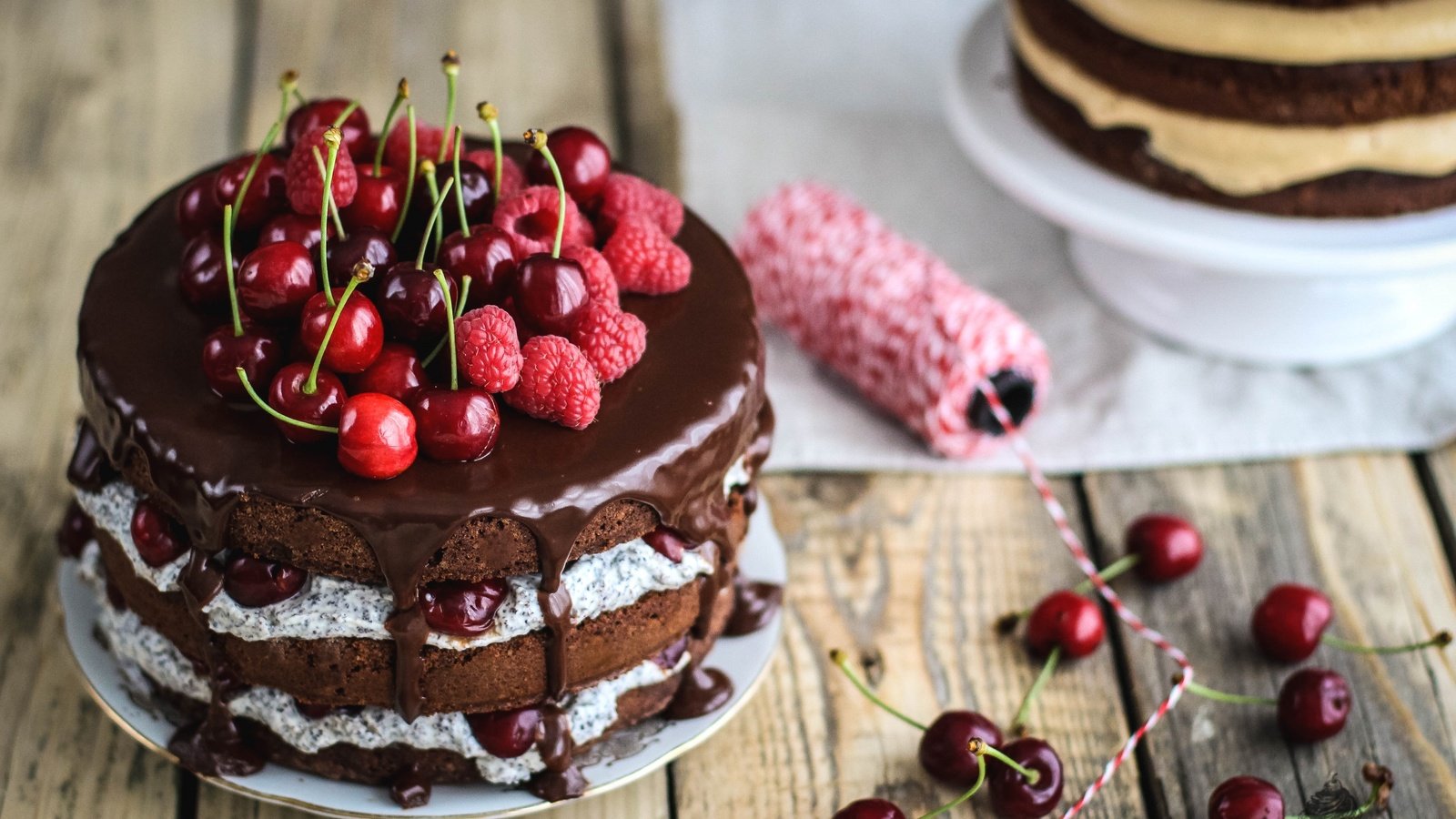 Обои малина, ягоды, вишня, торт, шоколадный, крем, raspberry, berries, cherry, cake, chocolate, cream разрешение 3000x2000 Загрузить