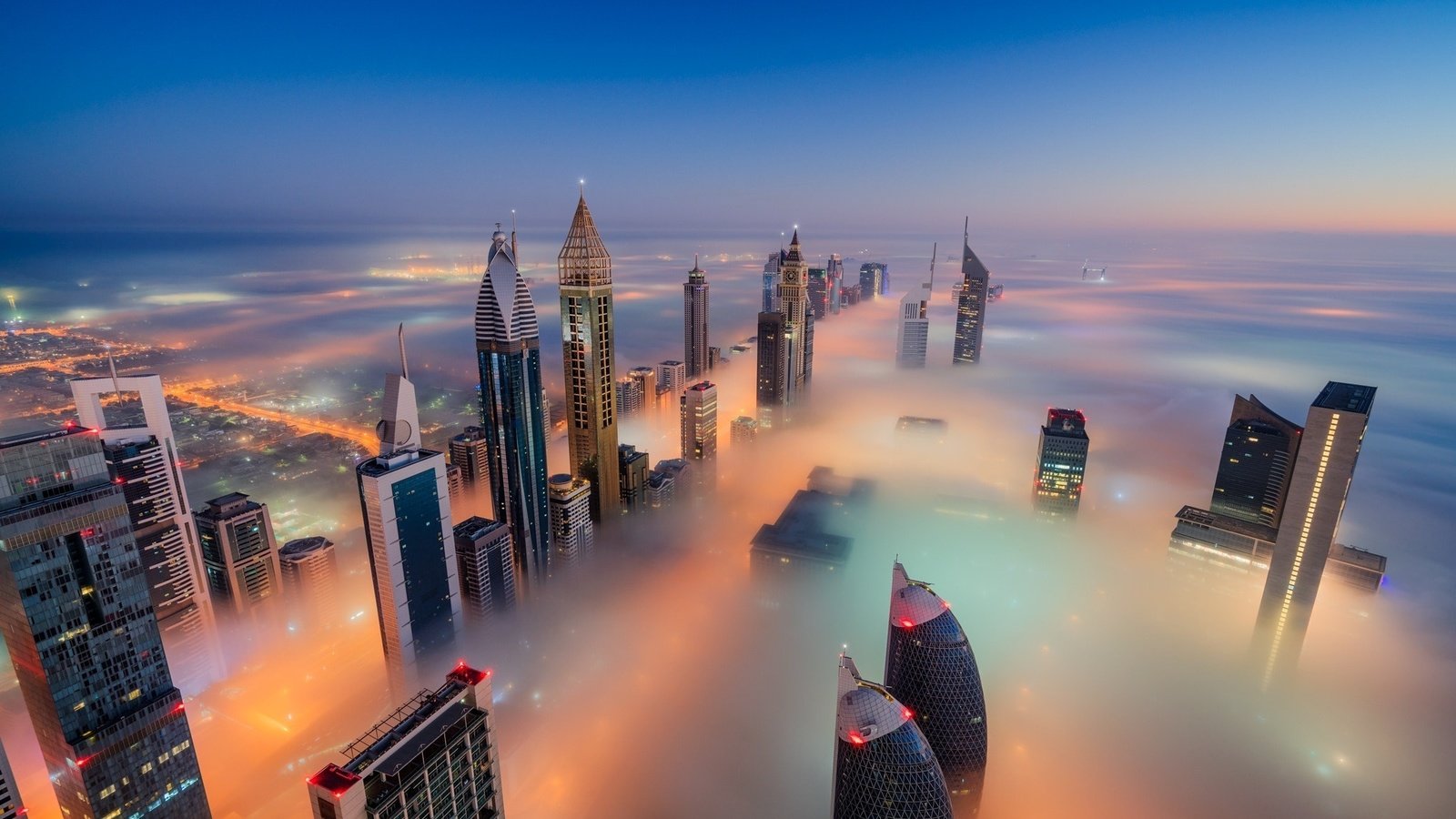 Обои туман, город, небоскребы, дубай, оаэ, fog, the city, skyscrapers, dubai, uae разрешение 2048x1366 Загрузить