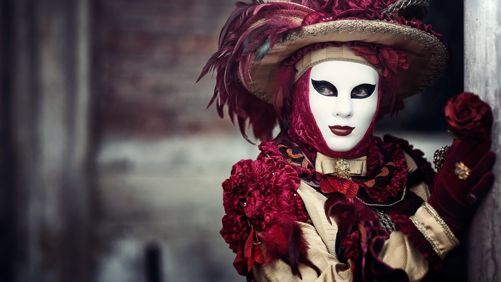 Обои девушка, маска, портрет, венеция, лицо, костюм, карнавал, girl, mask, portrait, venice, face, costume, carnival разрешение 1920x1241 Загрузить