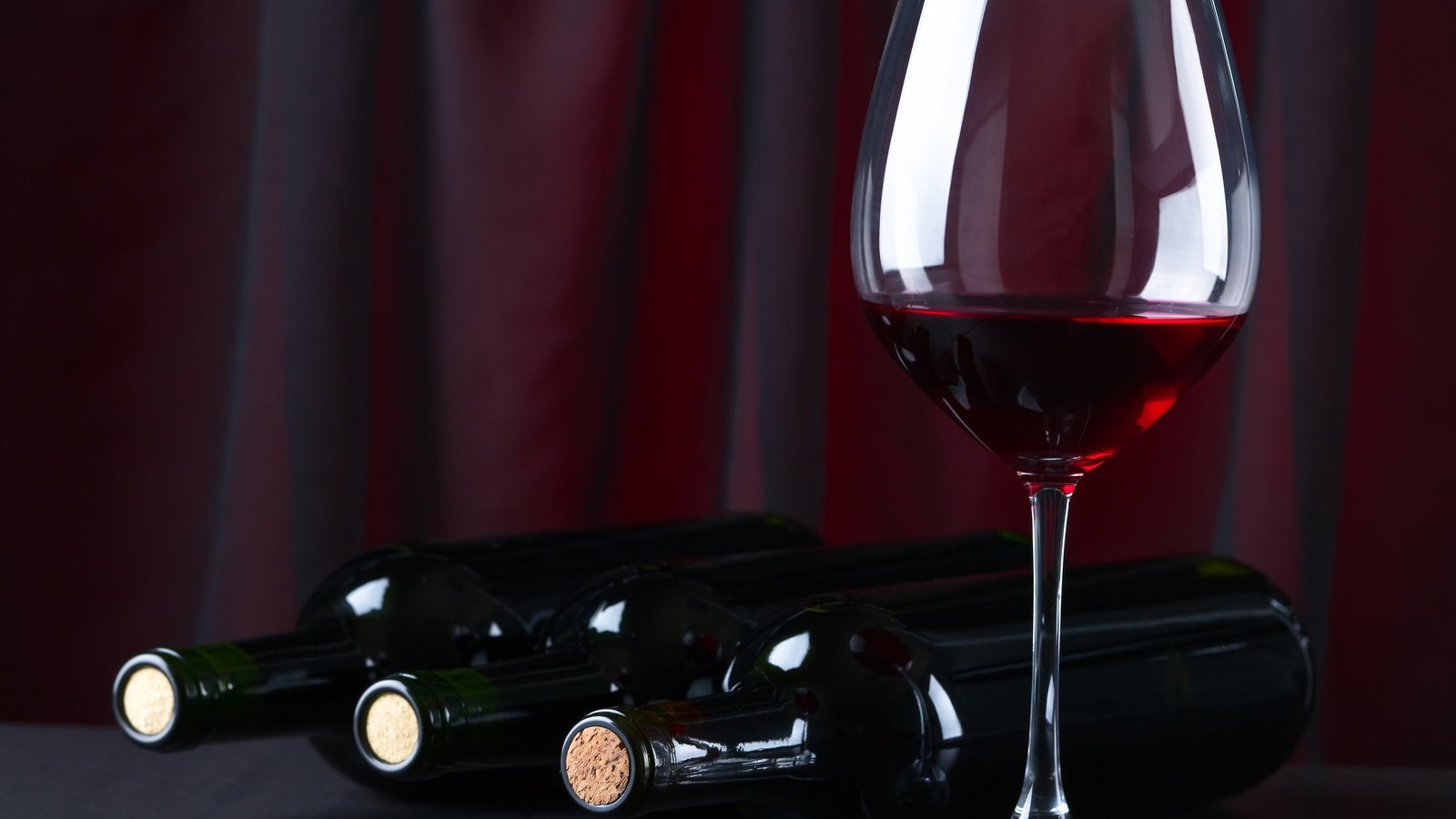 Обои бокал, вино, бутылки, красное, glass, wine, bottle, red разрешение 3906x3000 Загрузить
