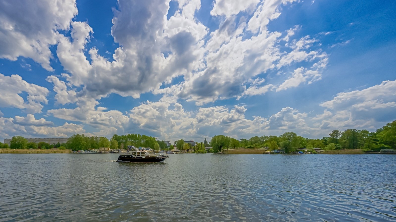 Обои небо, облака, река, пейзаж, яхта, катер, берлин, кепеник, the sky, clouds, river, landscape, yacht, boat, berlin разрешение 4607x3112 Загрузить