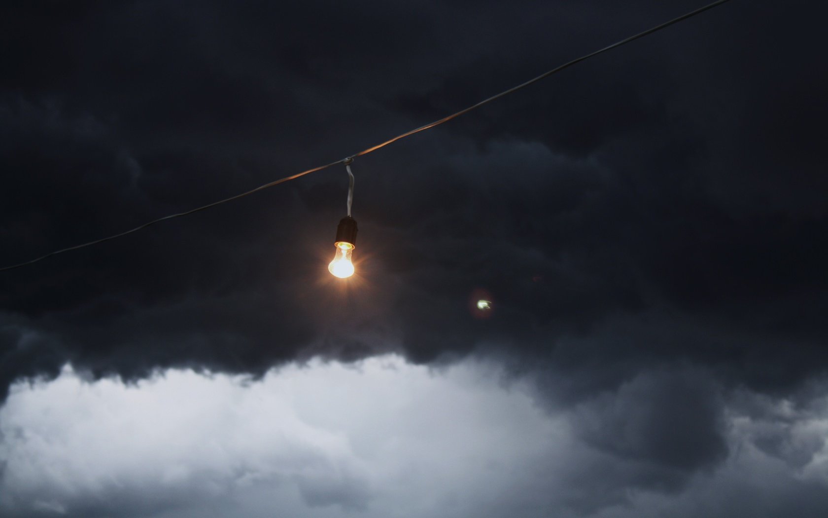 Обои тучи, лампочка, провод, clouds, light bulb, wire разрешение 3888x2592 Загрузить