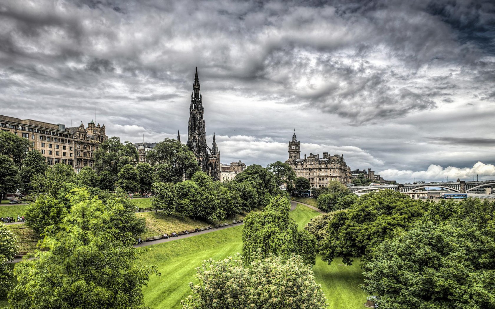 Обои небо, деревья, мост, дома, шотландия, hdr, эдинбург, the sky, trees, bridge, home, scotland, edinburgh разрешение 2048x1366 Загрузить