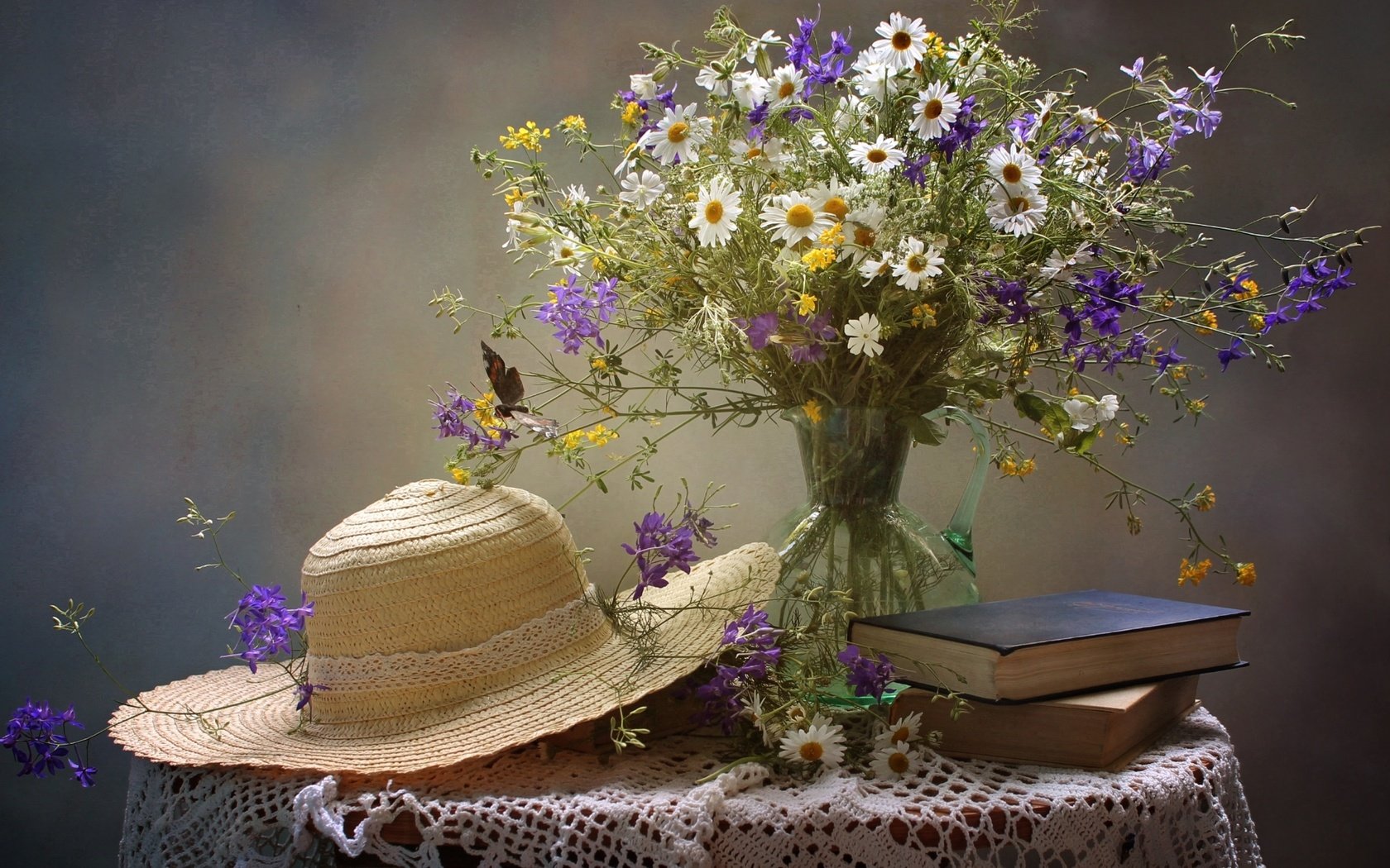 Обои лето, книги, ромашки, букет, шляпа, натюрморт, summer, books, chamomile, bouquet, hat, still life разрешение 1920x1251 Загрузить