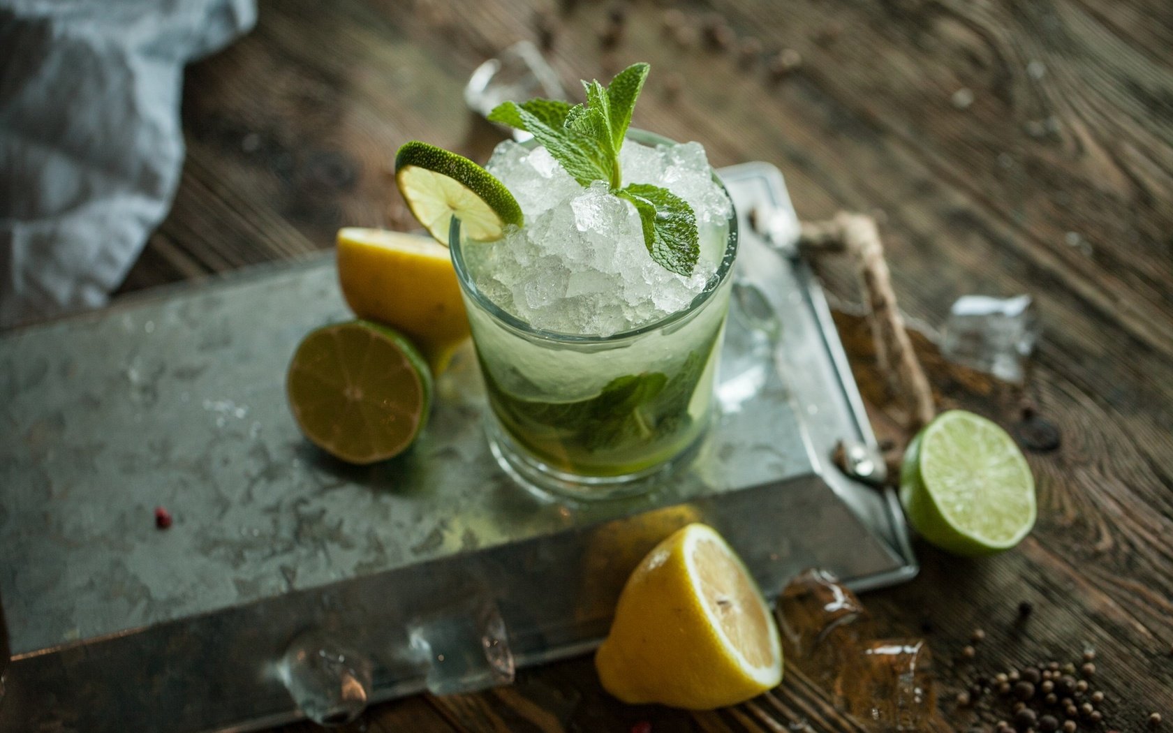 Обои мята, напиток, лёд, лимон, лайм, цитрус, стакан, мохито, mint, drink, ice, lemon, lime, citrus, glass, mojito разрешение 2048x1340 Загрузить