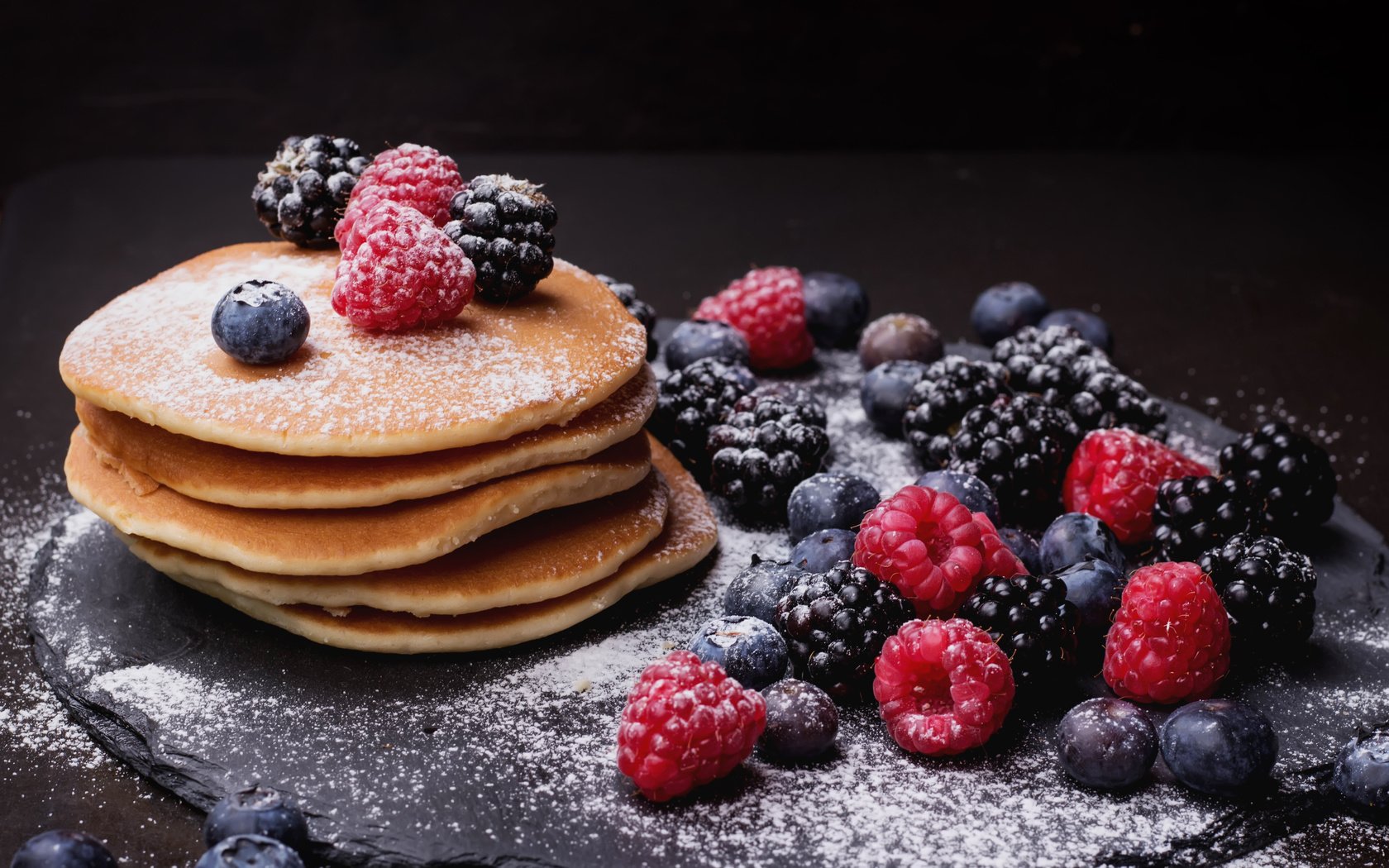 Обои малина, ягоды, черника, сахарная пудра, блины, ежевика, raspberry, berries, blueberries, powdered sugar, pancakes, blackberry разрешение 4888x3414 Загрузить