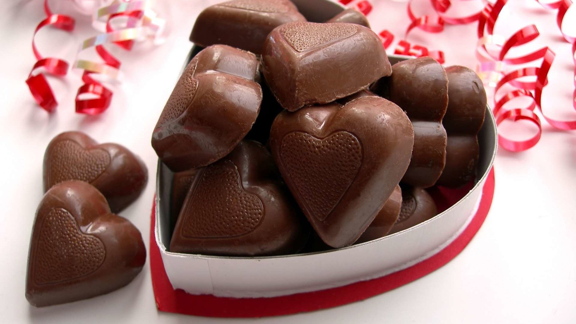 Обои конфеты, подарок, шоколад, сердечки, сладкое, шоколадные сердца, candy, gift, chocolate, hearts, sweet, chocolate hearts разрешение 1920x1200 Загрузить