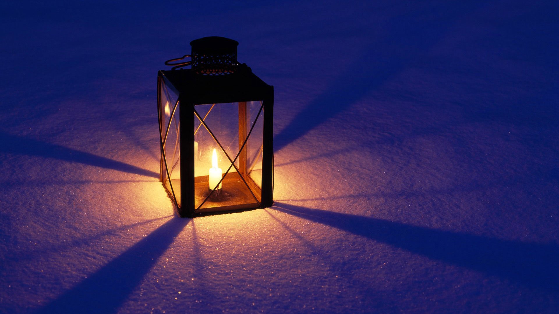 Обои свет, снег, огонь, фонарь, свечка, свеча, фонарик, light, snow, fire, lantern, candle, flashlight разрешение 1920x1200 Загрузить