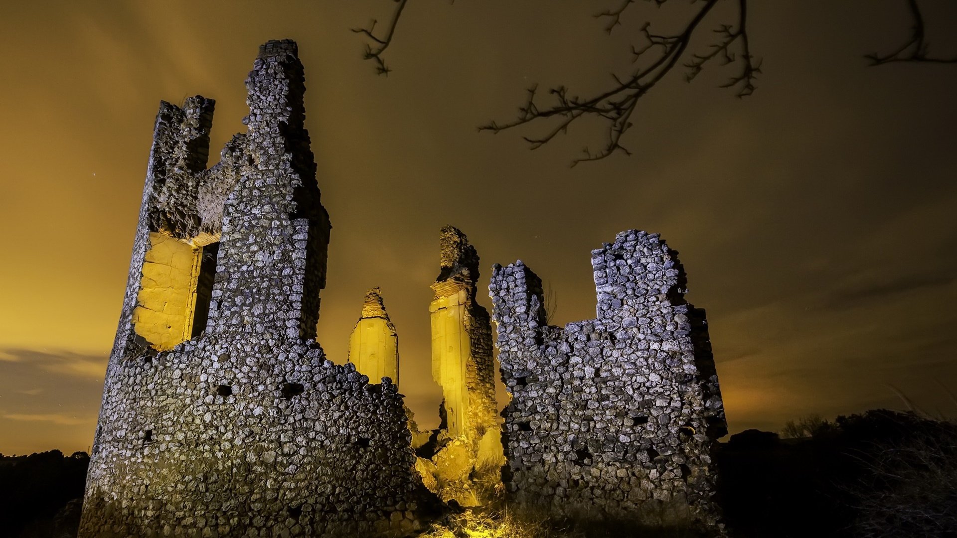 Обои свет, ночь, огни, развалины, замок, руины, light, night, lights, the ruins, castle, ruins разрешение 1920x1274 Загрузить