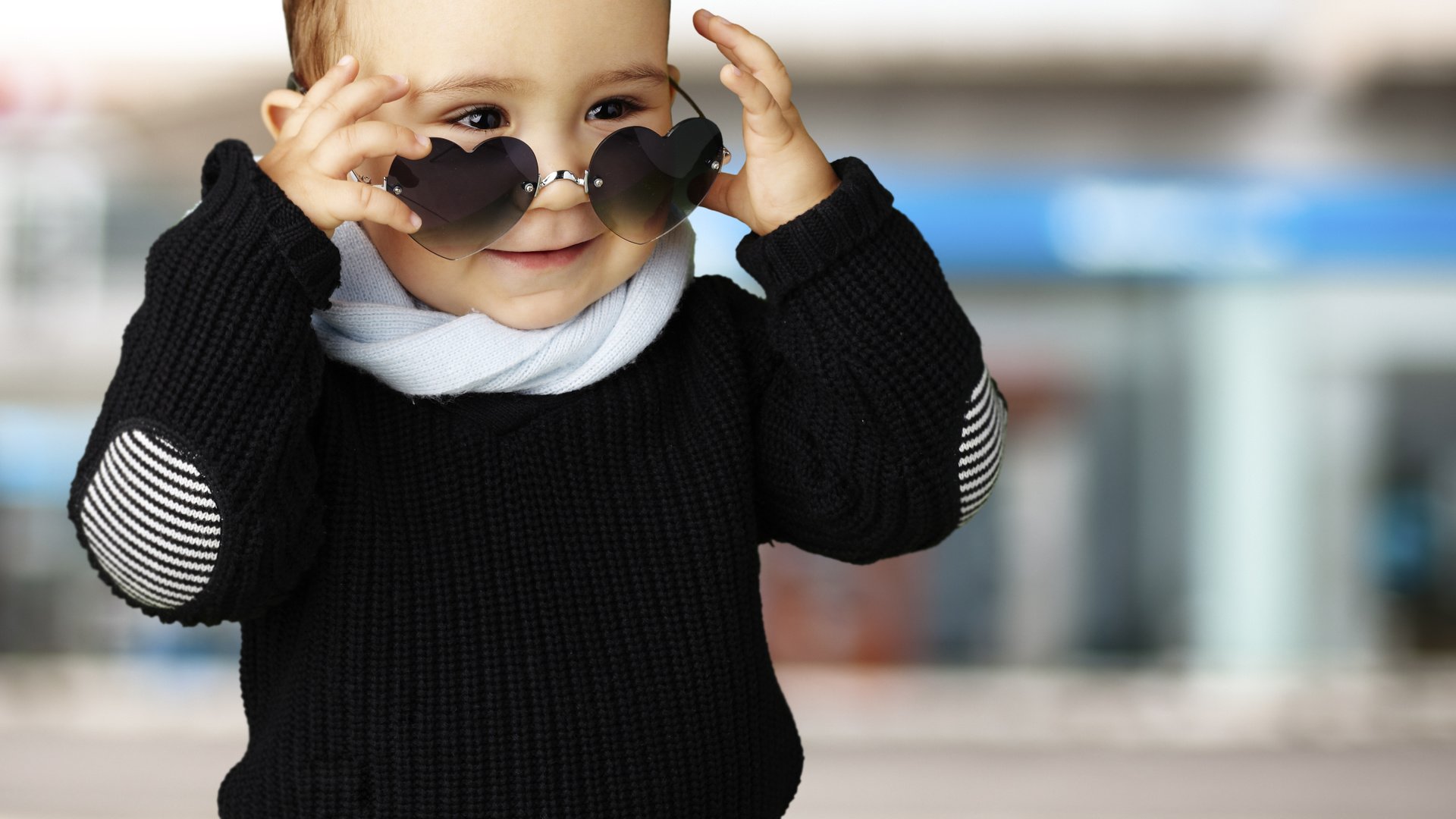 Обои дети, улица, ребенок, мальчик, солнечные очки, пацан, children, street, child, boy, sunglasses, kid разрешение 7872x5350 Загрузить