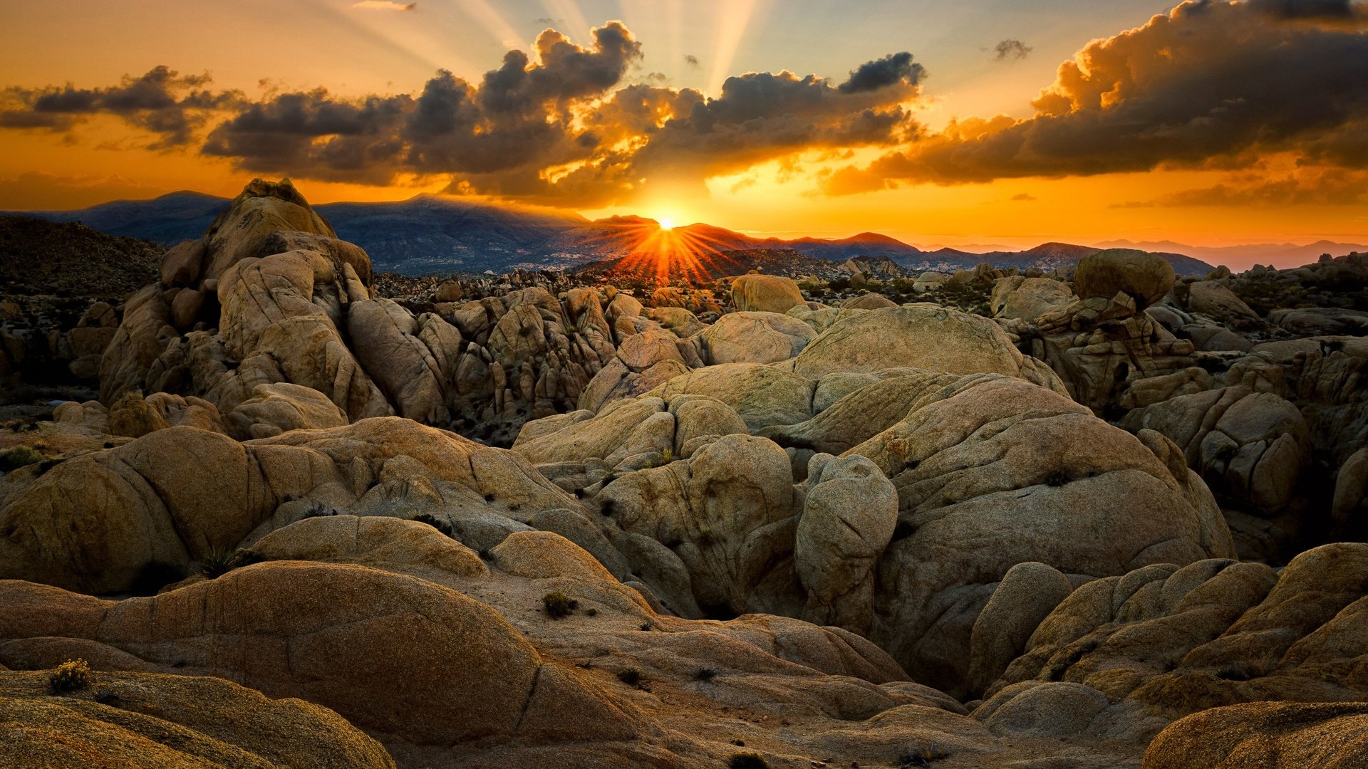 Обои облака, валуны, горы, скалы, солнце, камни, закат, сша, рельеф, clouds, boulders, mountains, rocks, the sun, stones, sunset, usa, relief разрешение 2925x2048 Загрузить