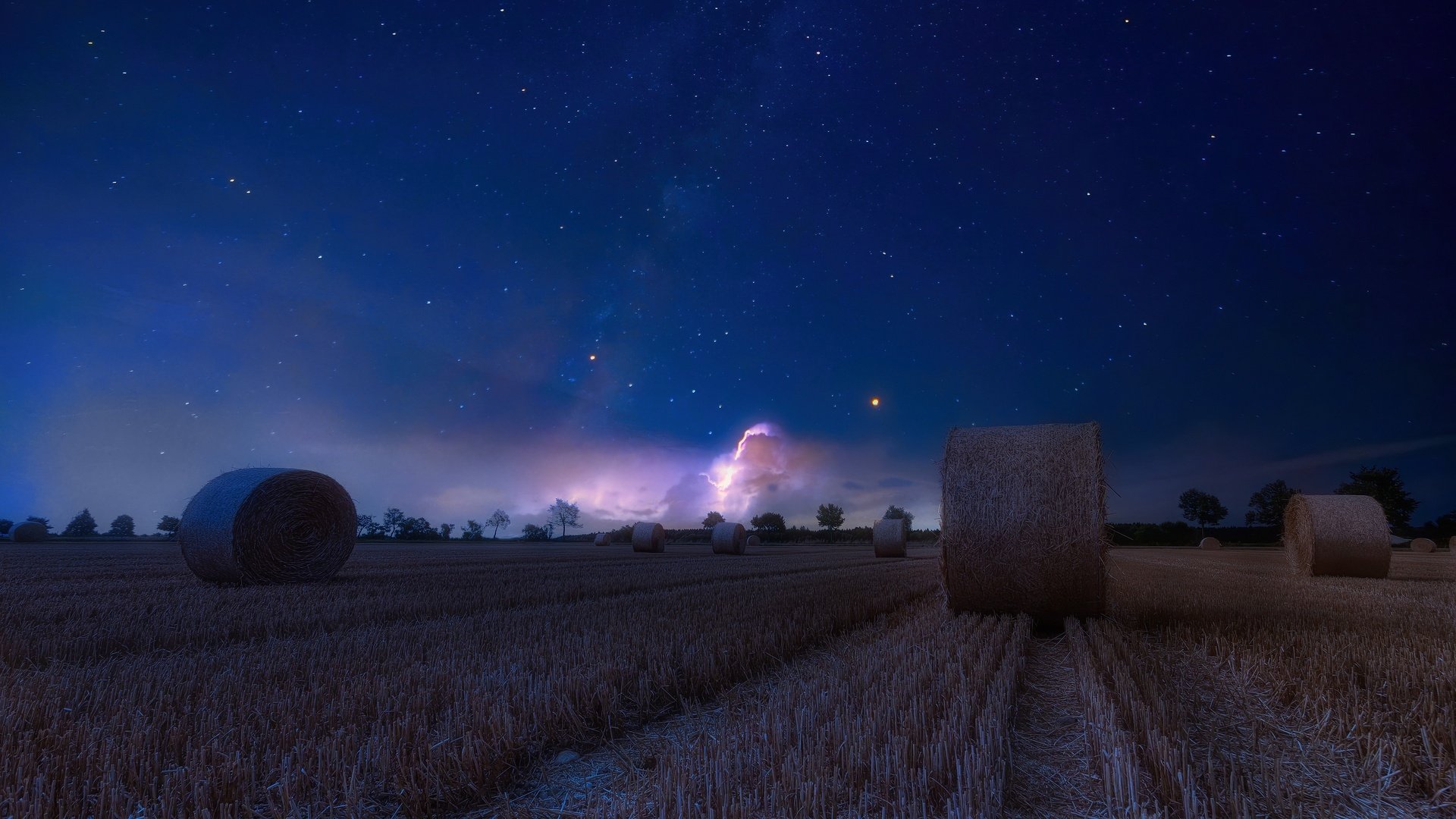 Обои ночь, звезды, поле, сено, солома, тюки, night, stars, field, hay, straw, bales разрешение 3840x2160 Загрузить