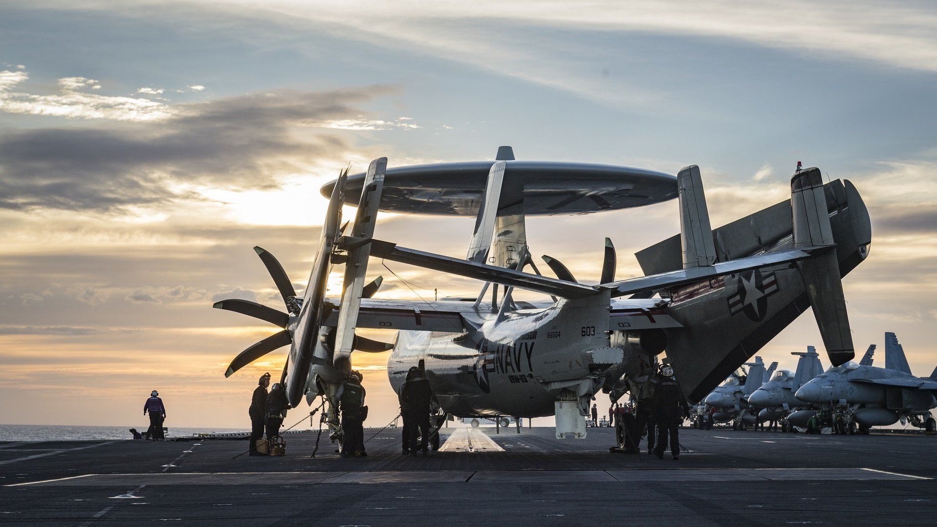 Обои e-2c hawkeye, палубный, дальнего, радиолокационного обнаружения, deck разрешение 2048x1152 Загрузить