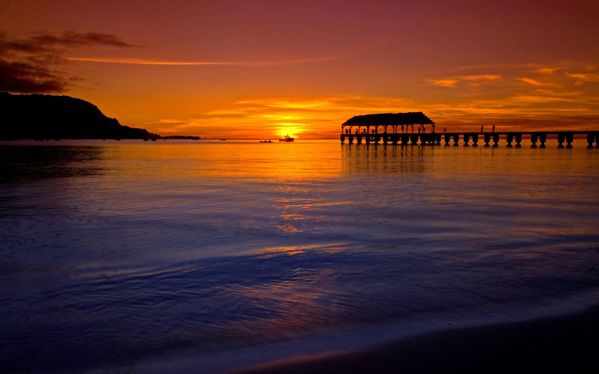 Обои небо, берег, закат, море, горизонт, пирс, причал, водная гладь, the sky, shore, sunset, sea, horizon, pierce, pier, water surface разрешение 2000x1333 Загрузить