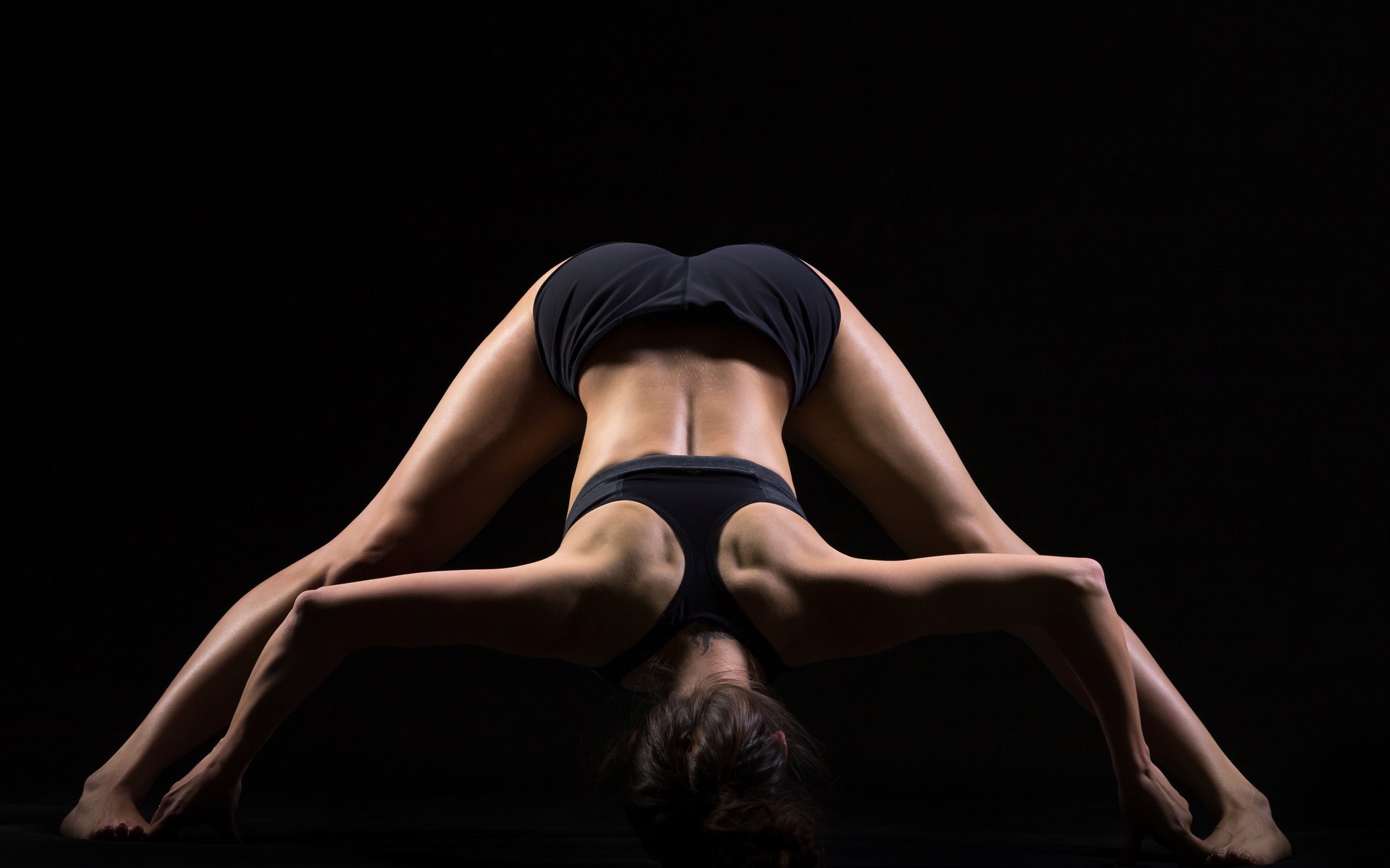 Обои девушка, поза, спина, сзади, йога, потягивается, girl, pose, back, yoga, stretching разрешение 2500x1667 Загрузить