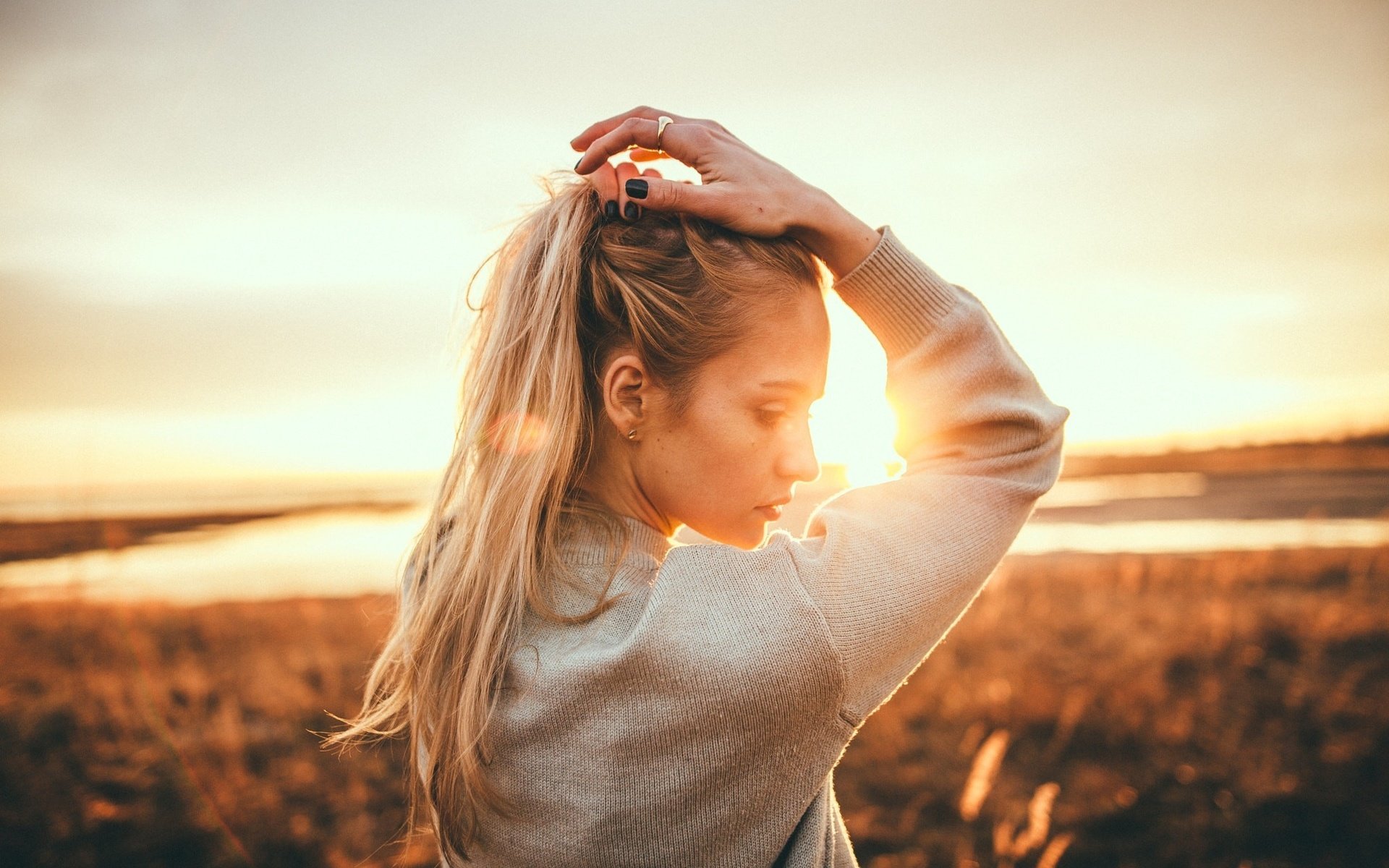 Обои солнце, закат, девушка, блондинка, портрет, the sun, sunset, girl, blonde, portrait разрешение 2048x1366 Загрузить