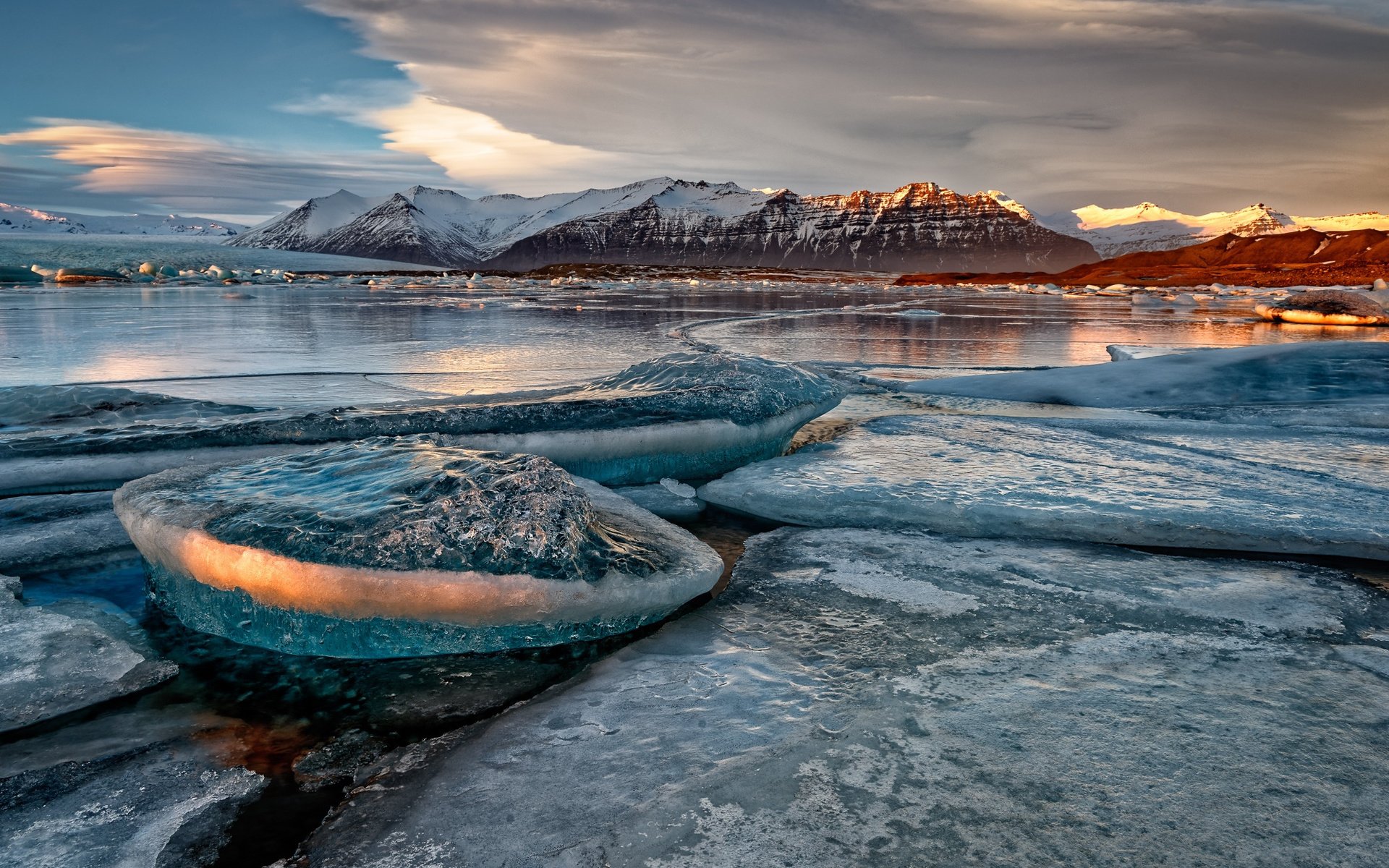 Обои озеро, горы, снег, берег, лёд, lake, mountains, snow, shore, ice разрешение 2000x1335 Загрузить