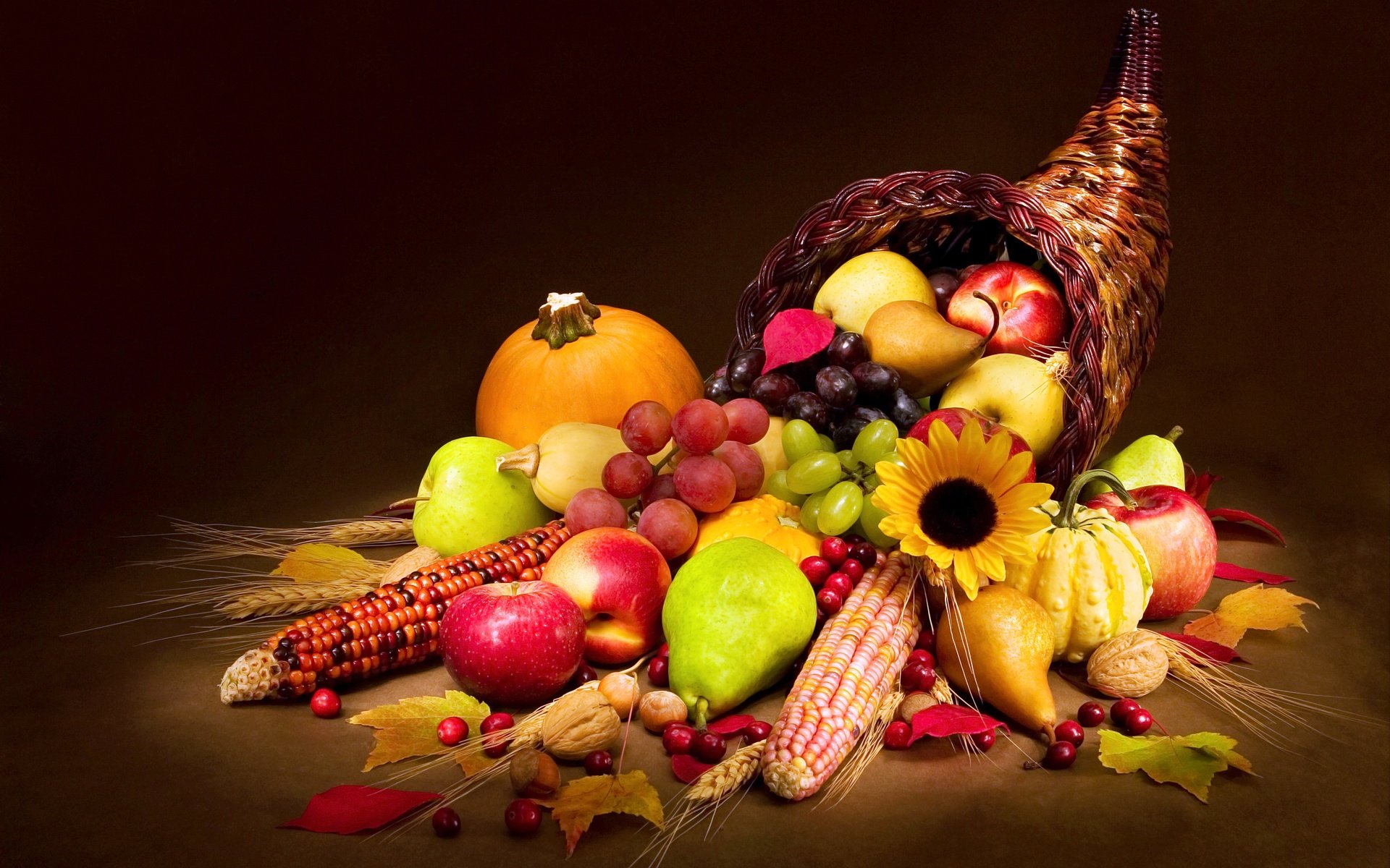 Обои листья, овощи, орехи, тыква, виноград, груши, ягода, фрукты, яблоки, кукуруза, корзина, leaves, vegetables, nuts, pumpkin, grapes, pear, berry, fruit, apples, corn, basket разрешение 3504x2336 Загрузить