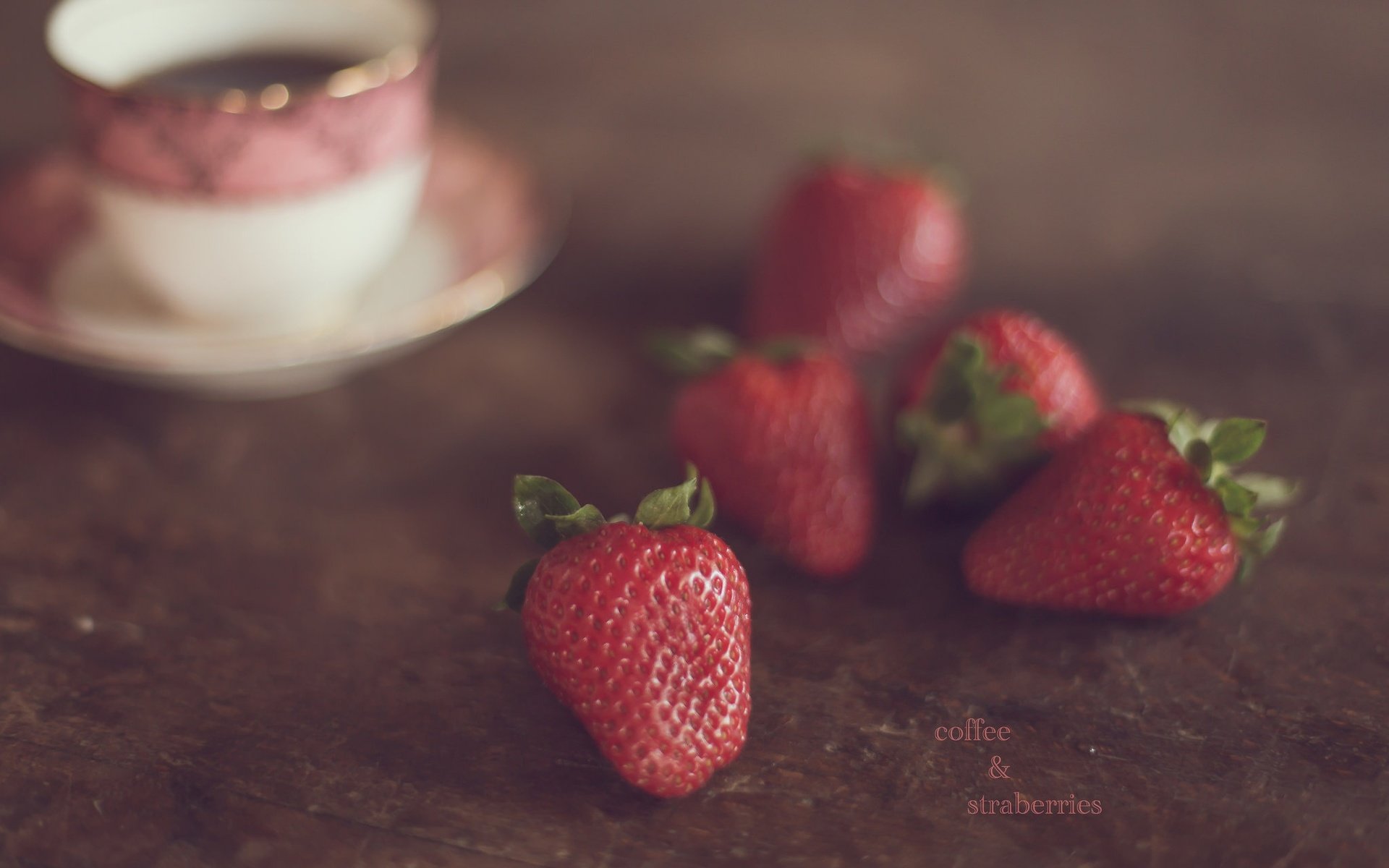 Обои клубника, кофе, ягоды, чашка, боке, strawberry, coffee, berries, cup, bokeh разрешение 2048x1365 Загрузить