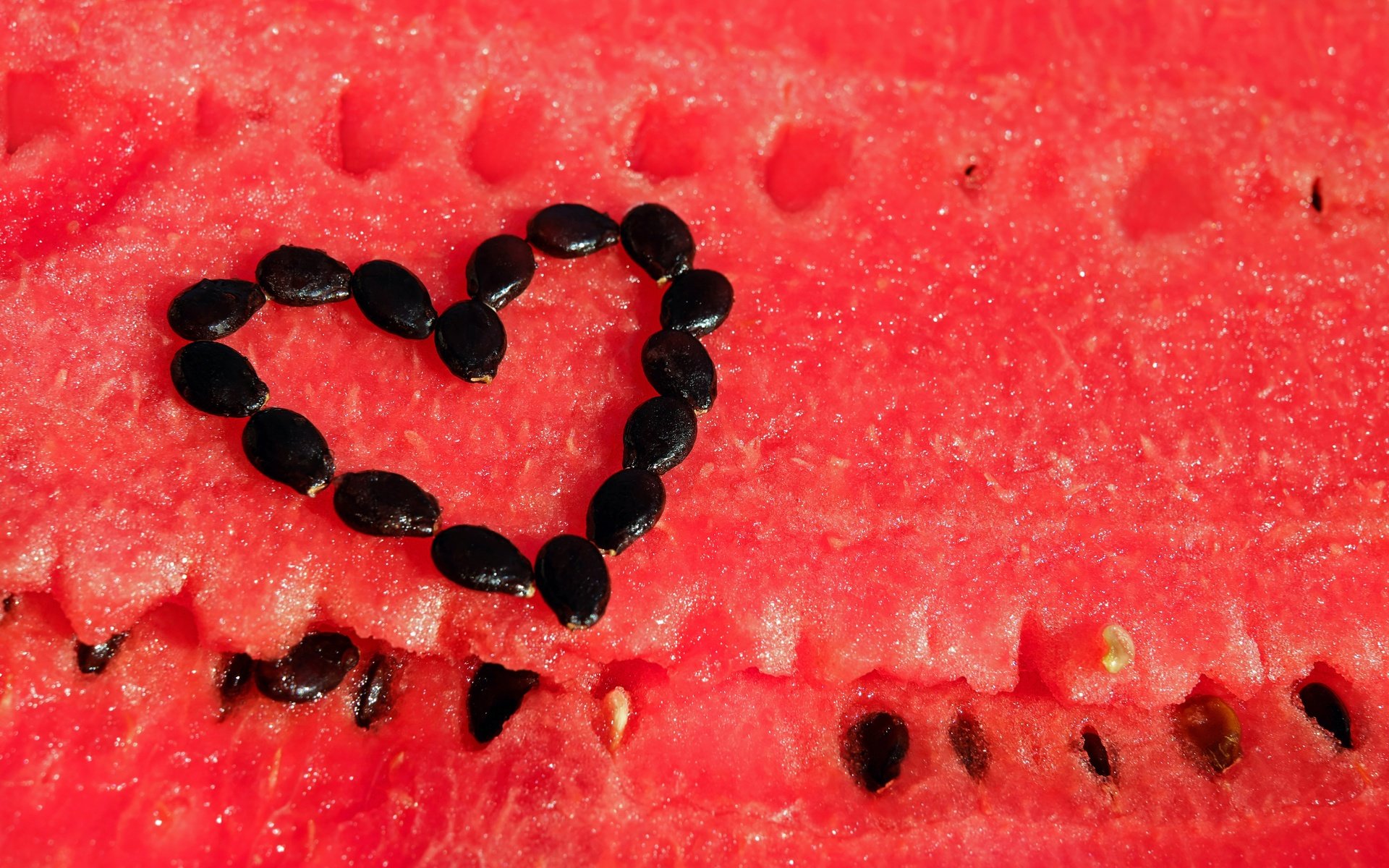 Обои ягода, сердце, арбуз, ломтики, семена, мякоть, berry, heart, watermelon, slices, seeds, the flesh разрешение 4896x3264 Загрузить