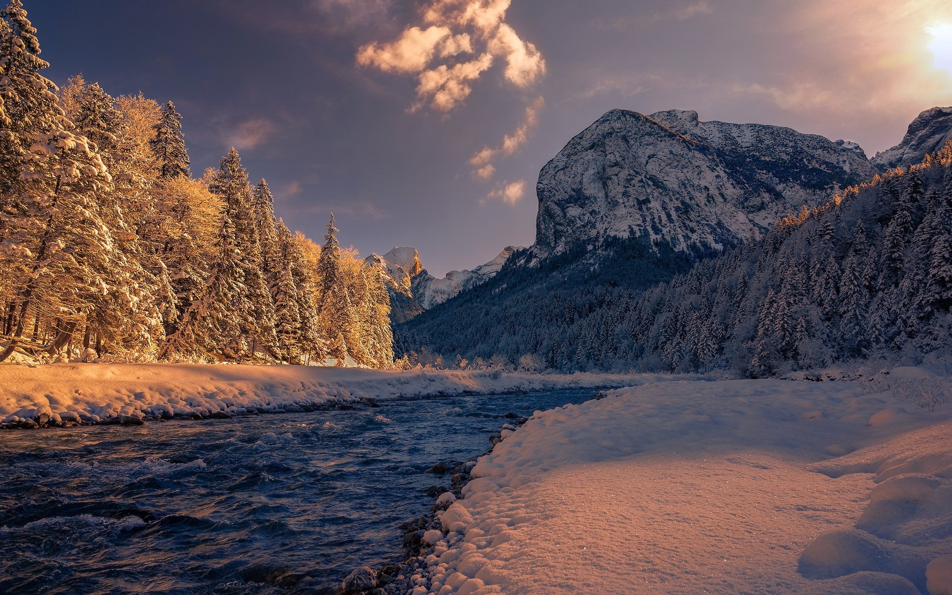 Обои небо, облака, река, горы, снег, лес, зима, the sky, clouds, river, mountains, snow, forest, winter разрешение 2048x1280 Загрузить