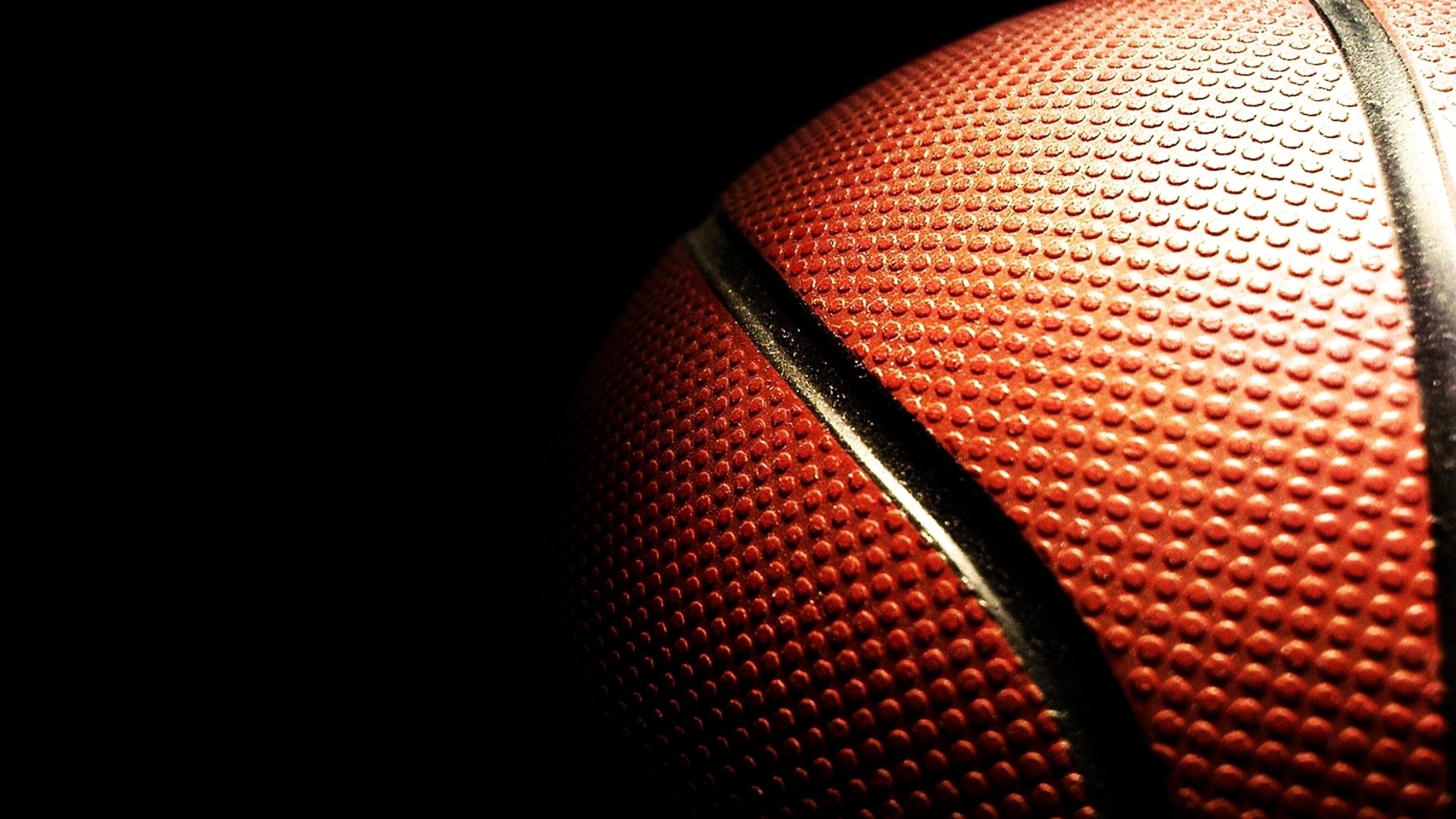 Обои черный фон, мяч, баскетбол, крупным планом, black background, the ball, basketball, closeup разрешение 2560x1600 Загрузить