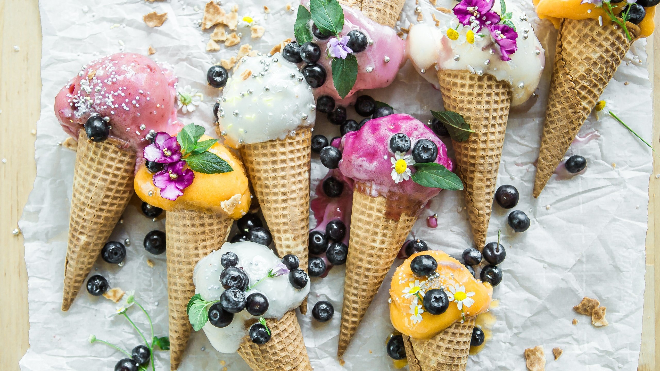 Обои мороженое, ягоды, рожок, сладкое, десерт, вафельный рожок, ice cream, berries, horn, sweet, dessert, waffle cone разрешение 5760x3840 Загрузить