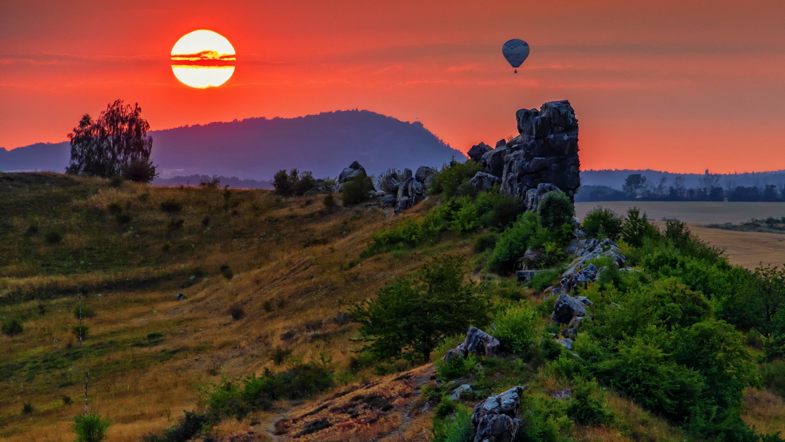 Обои солнце, природа, закат, пейзаж, скала, германия, воздушный шар, the sun, nature, sunset, landscape, rock, germany, balloon разрешение 4000x2543 Загрузить