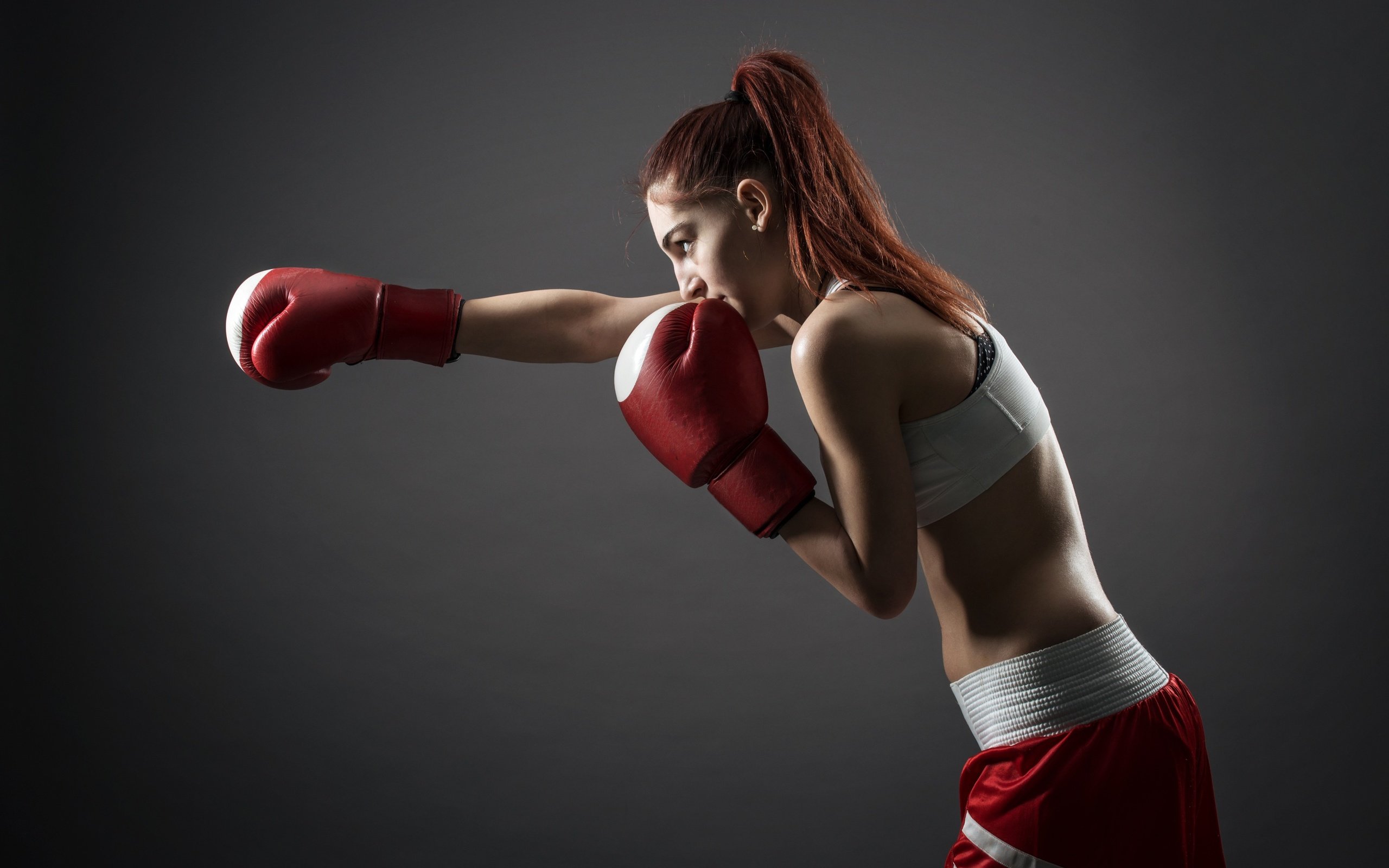 Обои девушка, спорт, бокс, перчатки, рыжеволосая, girl, sport, boxing, gloves, redhead разрешение 4031x2691 Загрузить