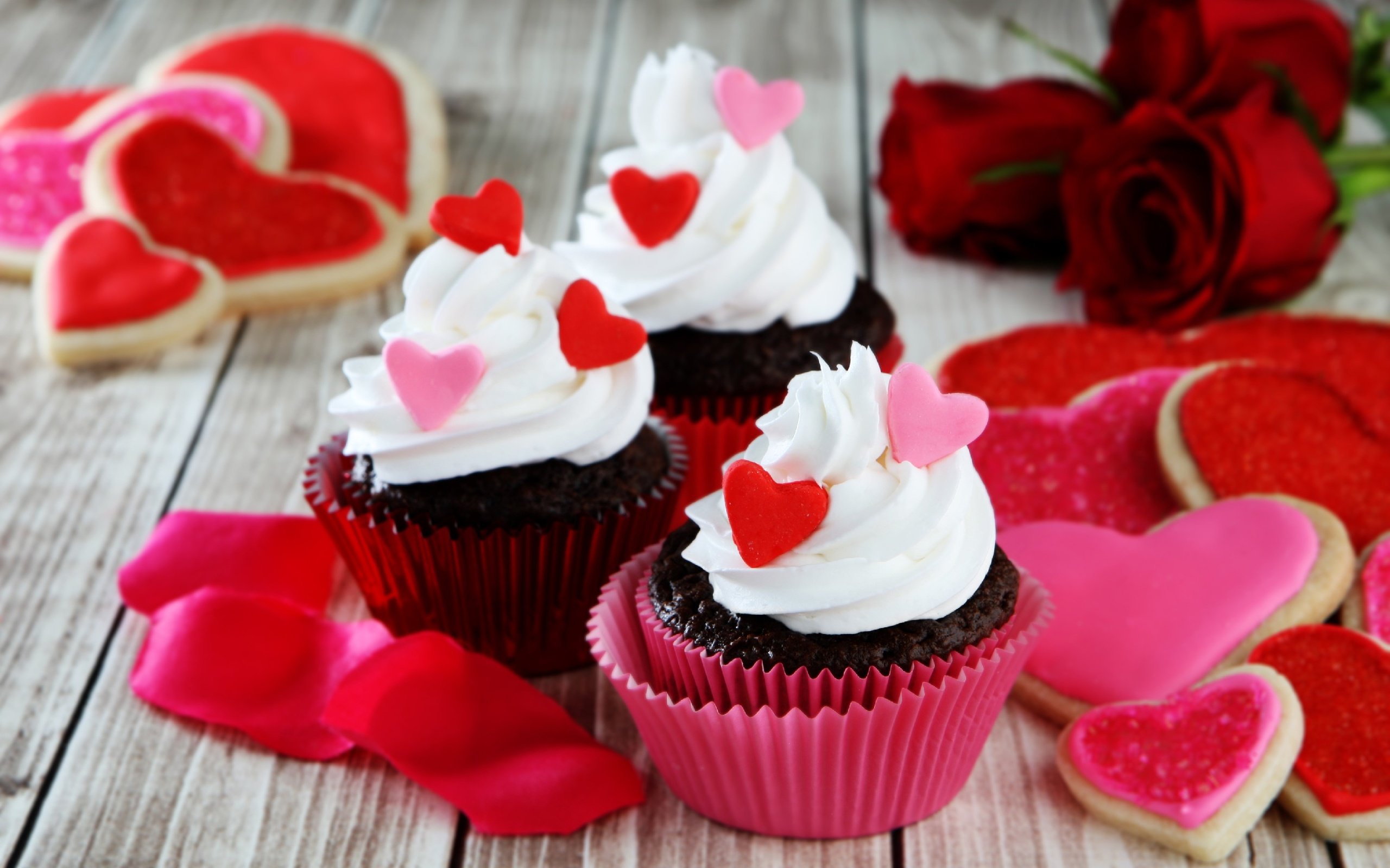 Обои розы, день святого валентина, любовь, кексы, сердца, крем, сладкое, печенье, выпечка, десерт, глазурь, roses, valentine's day, love, cupcakes, heart, cream, sweet, cookies, cakes, dessert, glaze разрешение 2880x1920 Загрузить