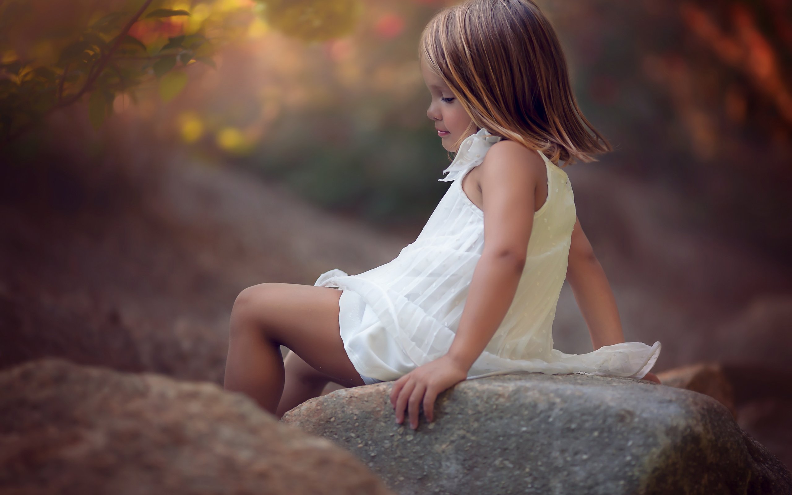 Обои природа, камни, платье, девочка, ребенок, валуны, julia altork, nature, stones, dress, girl, child, boulders разрешение 4368x2912 Загрузить