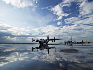 Обои небо, вода, полоса, самолеты, the sky, water, strip, aircraft разрешение 1920x1251 Загрузить