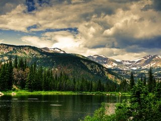 Обои небо, облака, деревья, озеро, горы, природа, the sky, clouds, trees, lake, mountains, nature разрешение 2560x1600 Загрузить