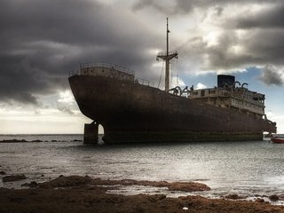 Обои вода, корабль, океан, крушение, судно, бедствие, water, ship, the ocean, the crash, the ship, disaster разрешение 2560x1600 Загрузить