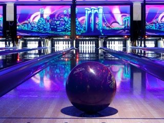 Обои ядро, спорт, диско, шар для боулинга, боулинг, →, -, sport, disco, the bowling ball, bowling разрешение 3200x1200 Загрузить