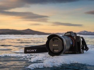 Обои вода, лёд, фотоаппарат, камера, сони, water, ice, the camera, camera, sony разрешение 1920x1166 Загрузить