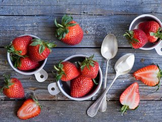 Обои клубника, ягоды, ложки, strawberry, berries, spoon разрешение 2000x1331 Загрузить