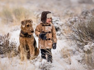 Обои снег, собака, мальчик, друзья, snow, dog, boy, friends разрешение 2048x1467 Загрузить