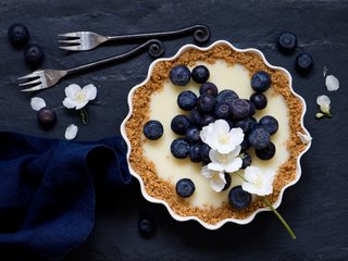 Обои ягоды, вилки, пирог, цветки, голубика, тарт, berries, fork, pie, flowers, blueberries, tart разрешение 3862x2802 Загрузить