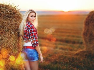 Обои природа, девушка, блондинка, улыбка, шорты, фотосессия, сергей пинчук, nature, girl, blonde, smile, shorts, photoshoot, sergey pinchuk разрешение 2048x1152 Загрузить