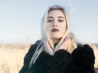 Обои девушка, блондинка, взгляд, макияж, губки, шуба, girl, blonde, look, makeup, sponge, coat разрешение 2048x1365 Загрузить