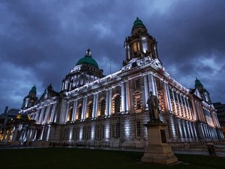 Обои подсветка, архитектура, ирландия, белфаст, мэрия, backlight, architecture, ireland, belfast, city hall разрешение 2048x1440 Загрузить