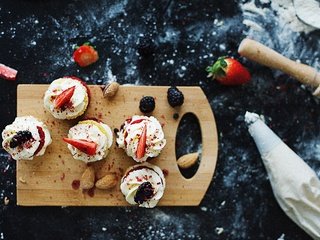 Обои ягоды, десерт, пирожные, крем, berries, dessert, cakes, cream разрешение 4097x2726 Загрузить