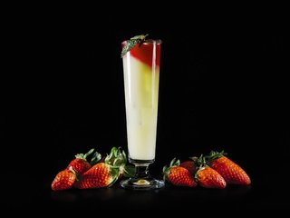 Обои напиток, клубника, черный фон, ягоды, коктейль, drink, strawberry, black background, berries, cocktail разрешение 6240x4160 Загрузить