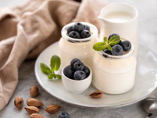 Обои мята, черника, тарелка, миндаль, баночки, йогурт, mint, blueberries, plate, almonds, jars, yogurt разрешение 6513x4342 Загрузить