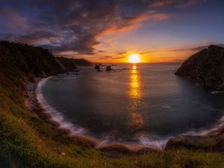 Обои скалы, закат, море, побережье, испания, бискайский залив, bay of biscay, астурия, rocks, sunset, sea, coast, spain, the bay of biscay, asturias разрешение 2050x1080 Загрузить