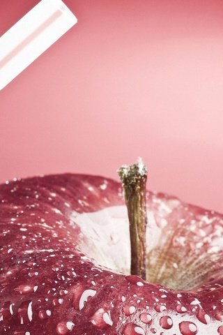 Обои вода, капли, фрукты, яблоко, красное, трубочка, water, drops, fruit, apple, red, tube разрешение 1920x1200 Загрузить